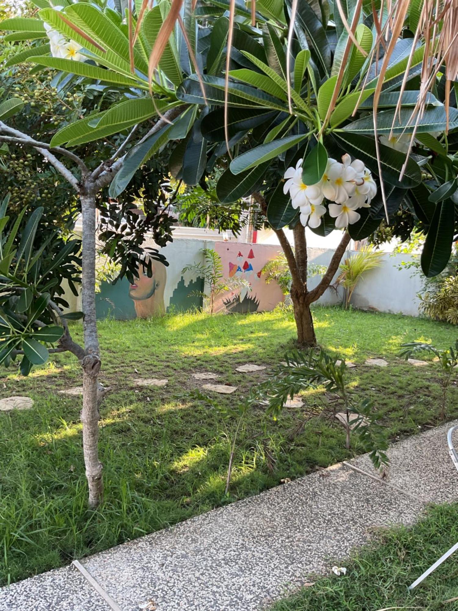 Tiga Spies Hostel Kuta  Kültér fotó