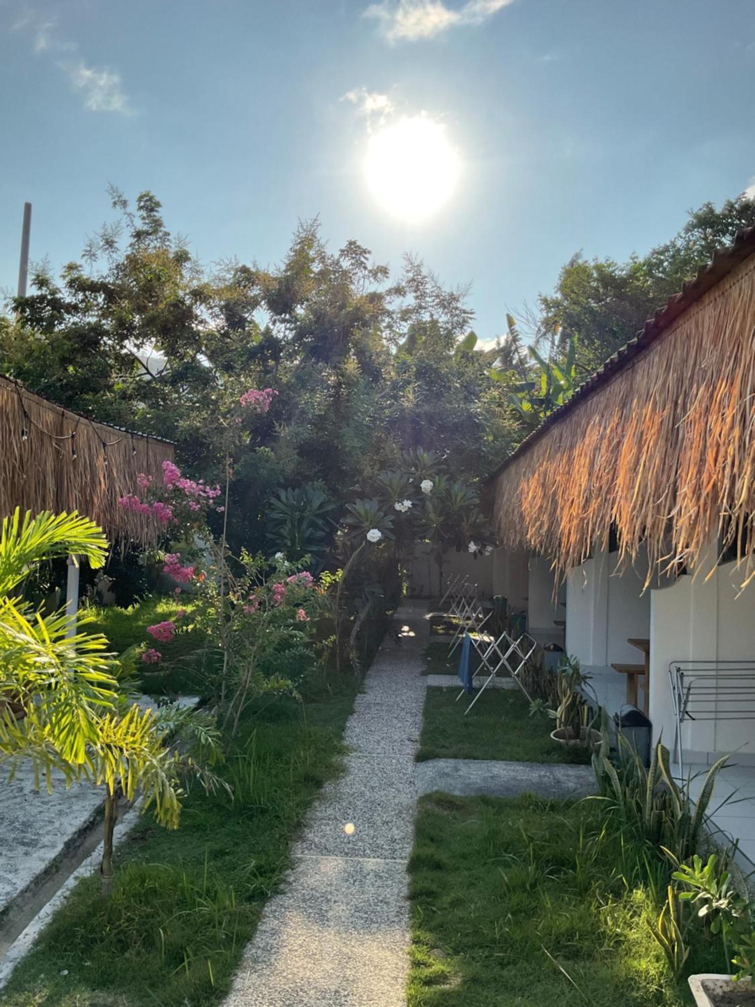 Tiga Spies Hostel Kuta  Kültér fotó