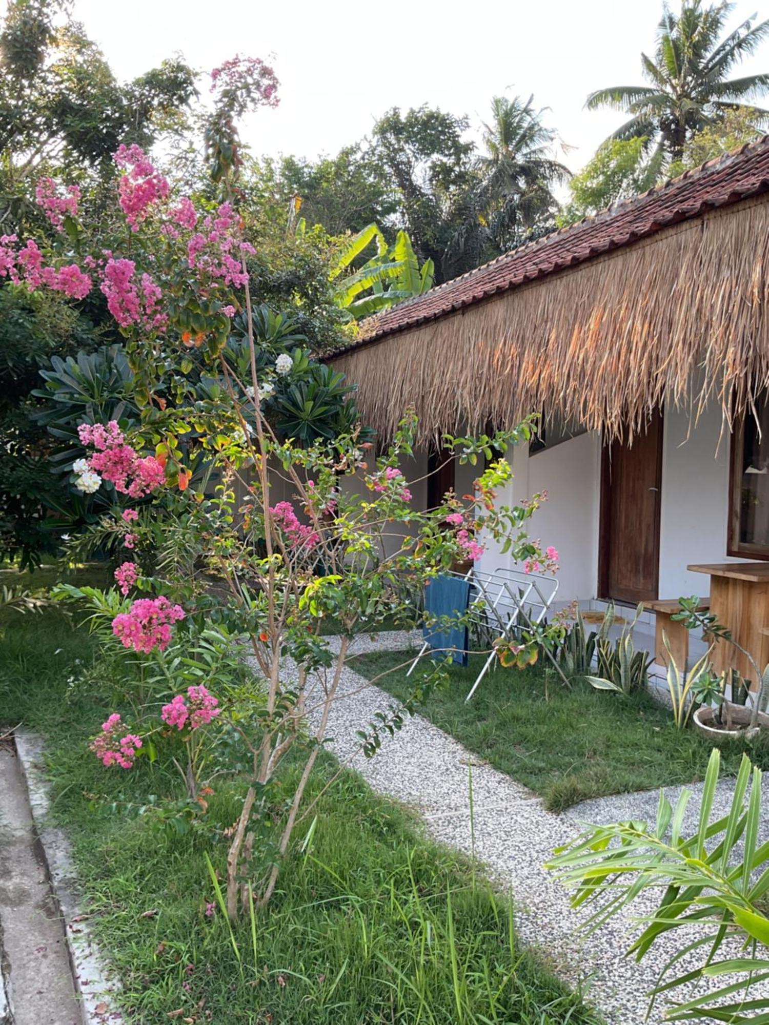 Tiga Spies Hostel Kuta  Kültér fotó